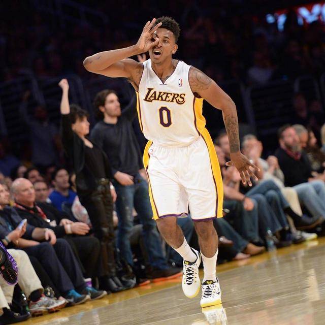 并保持阵容 并保持阵容