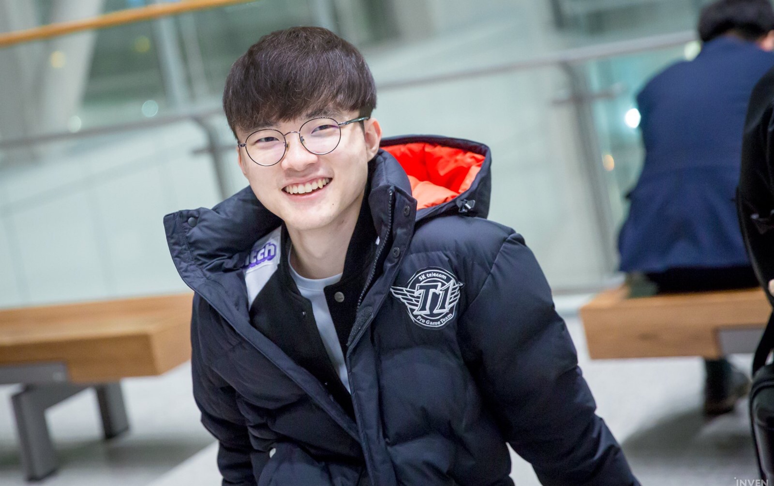 迫夹缝中 迫夹缝中